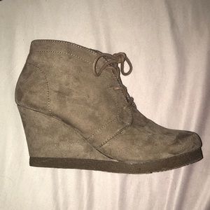 Women’s wedge bootie shoe